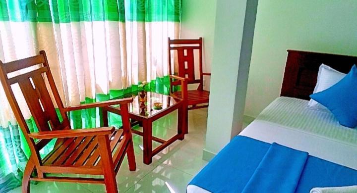 Kingdom Gate Hotel Katugastota Bagian luar foto